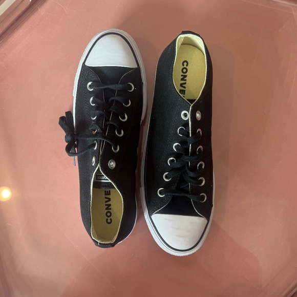 BRAND NEW! Black Converse Chuck Taylor All Star Lift Platform Low - 8.5 - Picture 2 of 3